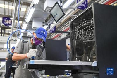 新華全媒+丨重慶 洗碗機(jī)智慧互聯(lián)工廠正式投產(chǎn) 互聯(lián)網(wǎng)賦能智能制造